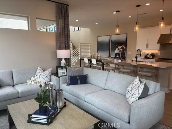 Valencia (santa Clarita), CA 91381,27346 Creekwood Lane