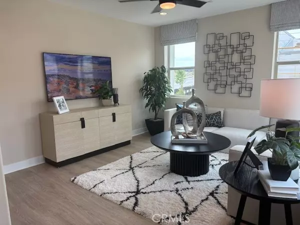 Valencia (santa Clarita), CA 91381,27346 Creekwood Lane