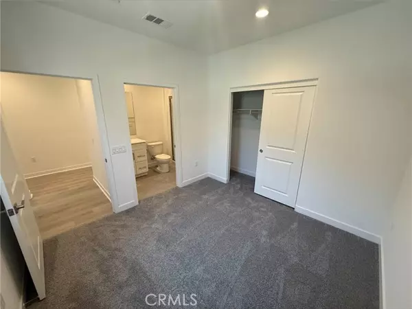 Fontana, CA 92336,5138 Currant Way