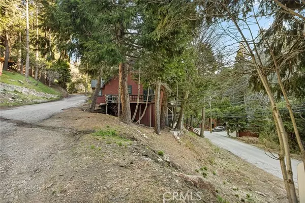 Lake Arrowhead, CA 92352,725 Golden Drive