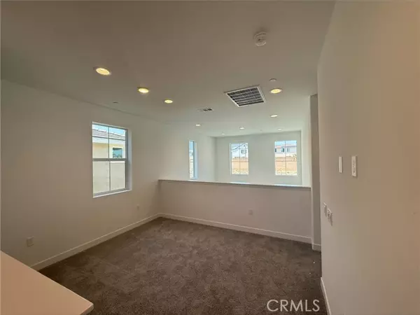 Fontana, CA 92336,5132 Currant Way