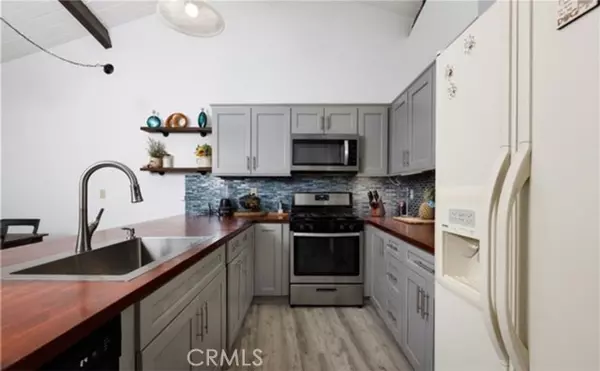 Twin Peaks, CA 92391,872 Sierra Vista Drive #10