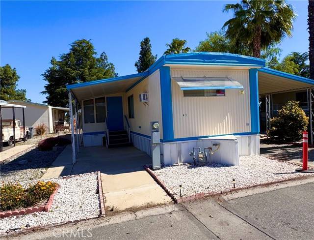 725 W Thornton, Hemet, CA 91743