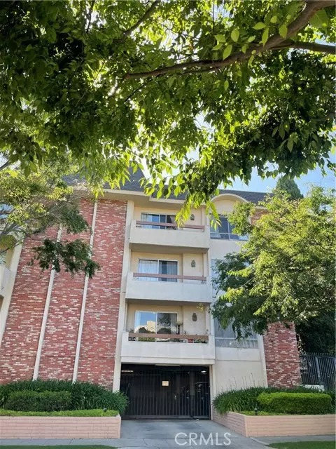 Beverly Hills, CA 90212,241 S Reeves Drive #302