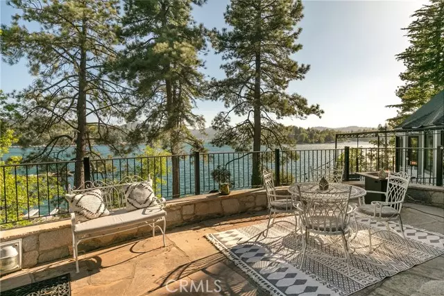 Lake Arrowhead, CA 92352,923 Lake Edge Way