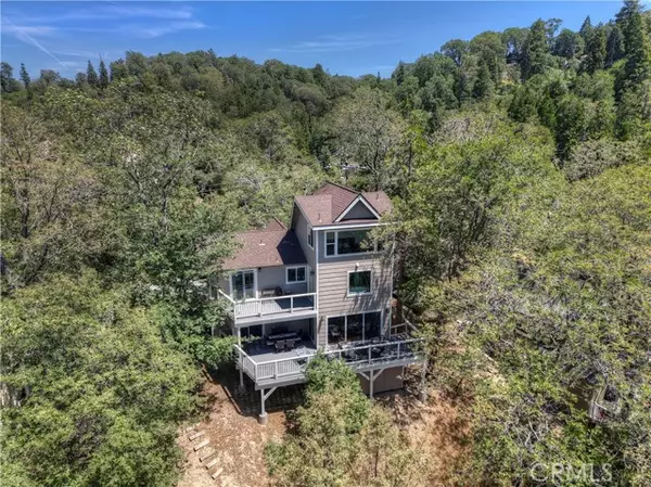 394 Emerald Dr, Lake Arrowhead, CA 92352