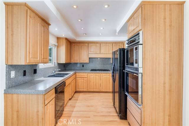 Redlands, CA 92373,1517 Pamela Crest