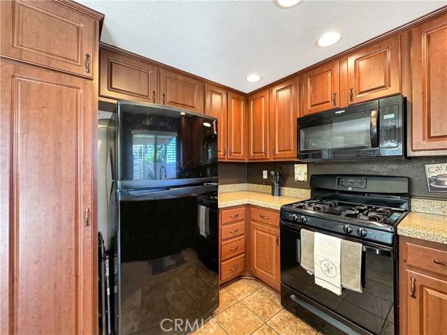 Fontana, CA 92337,11700 White Pine Court