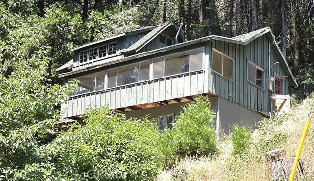 435 Blue Jay Canyon Road, Blue Jay, CA 92317