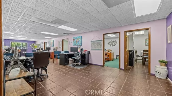 Azusa, CA 91702,580 E Foothill Boulevard