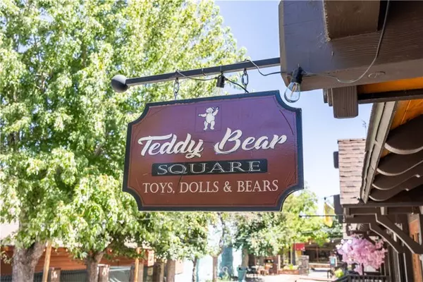 Big Bear Lake, CA 92315,652 Pine Knot