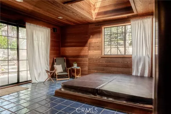 Crestline, CA 92325,23696 Manzanita Drive