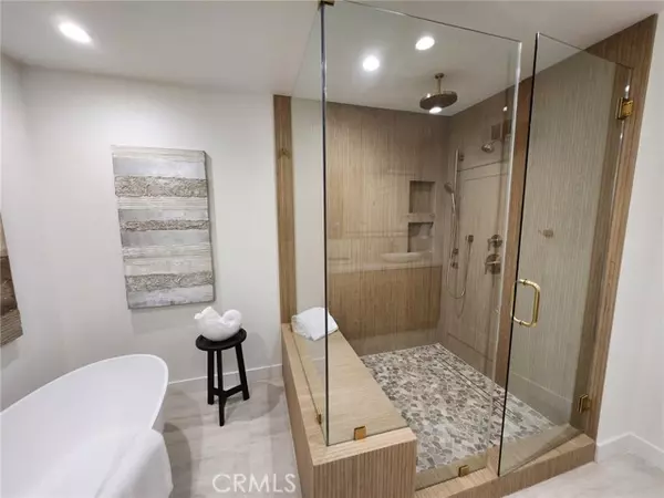 Los Angeles, CA 90049,11919 Mayfield #2