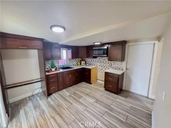 Compton, CA 90220,806 W Spruce