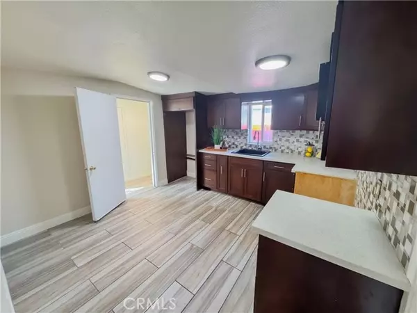 Compton, CA 90220,806 W Spruce
