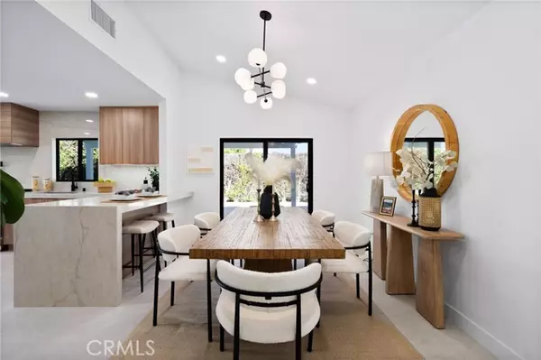 Palm Springs, CA 92264,1975 E Mark Leslie