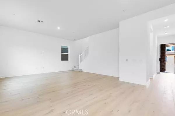 Irvine, CA 92618,205 Lily Loop