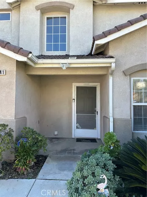 Corona, CA 92883,8941 Carnation