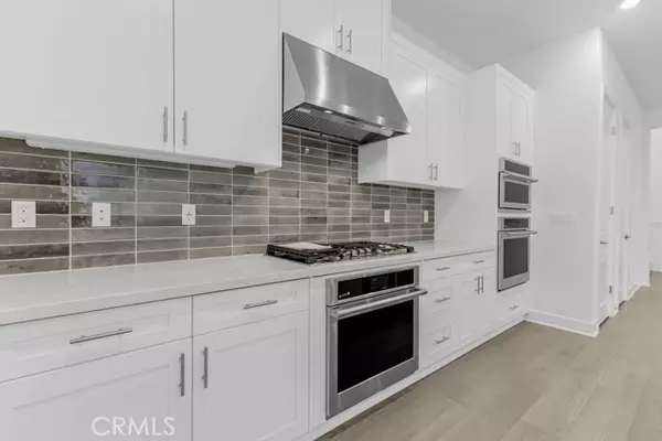 Irvine, CA 92618,158 Carmine