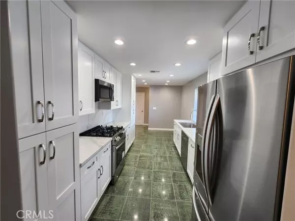 Canoga Park (los Angeles), CA 91304,22240 Burton