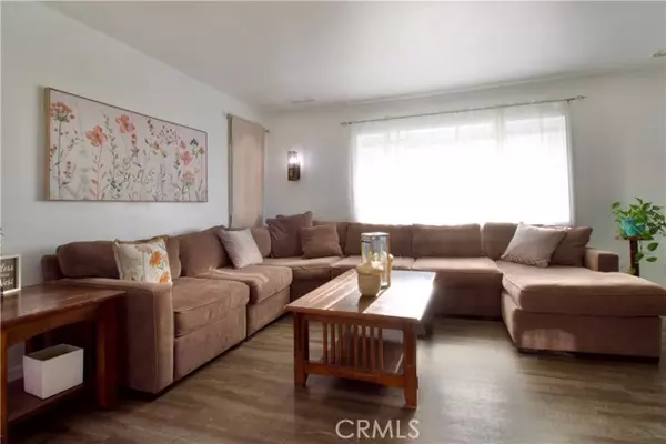 Oak Hills, CA 92344,8011 Fuente