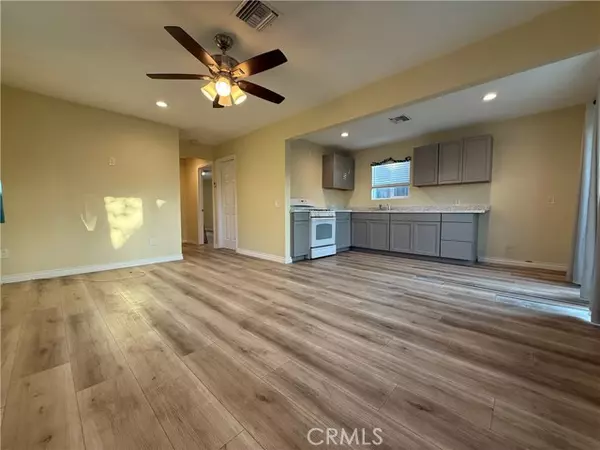 Redlands, CA 92374,409 W Pioneer #2