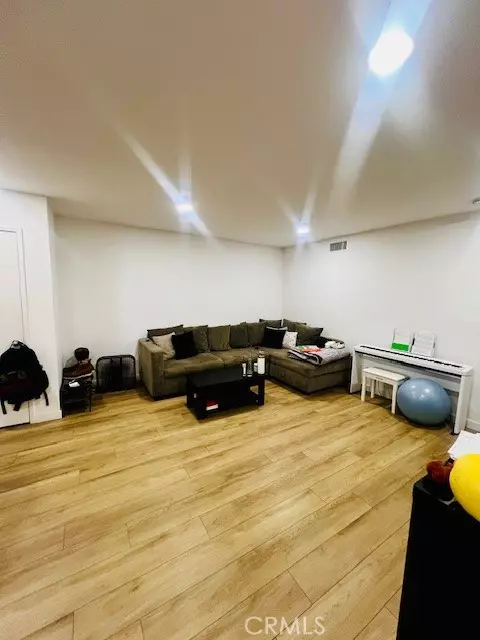 Fontana, CA 92335,8939 Mango #I