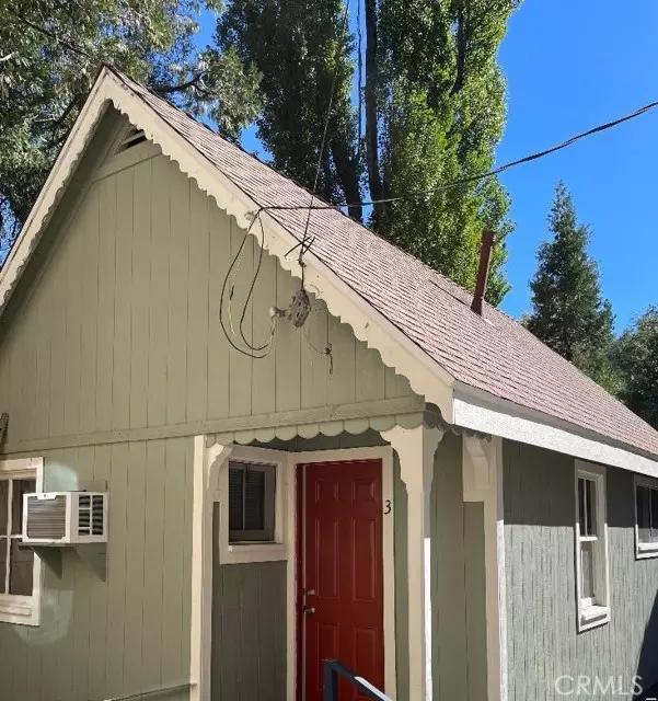 Crestline, CA 92325,23689 Manzanita #3