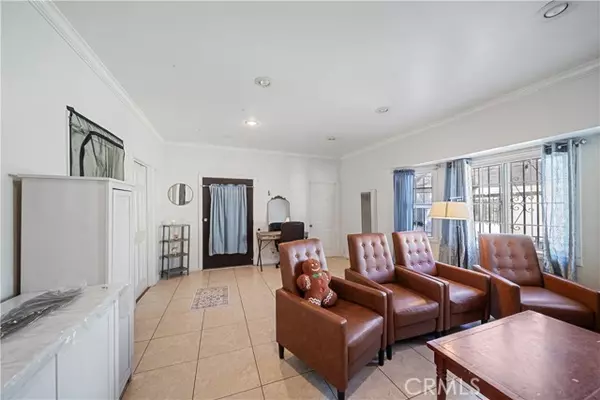 Los Angeles, CA 90011,4416 Crocker