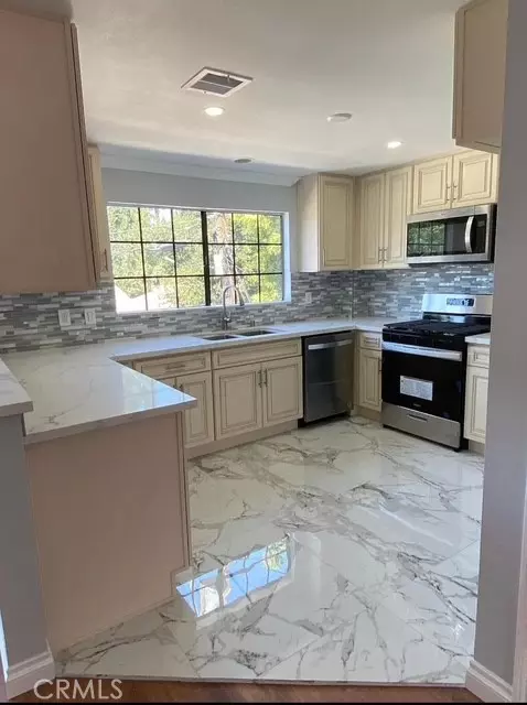 Woodland Hills (los Angeles), CA 91316,21217 De La Guerra #C