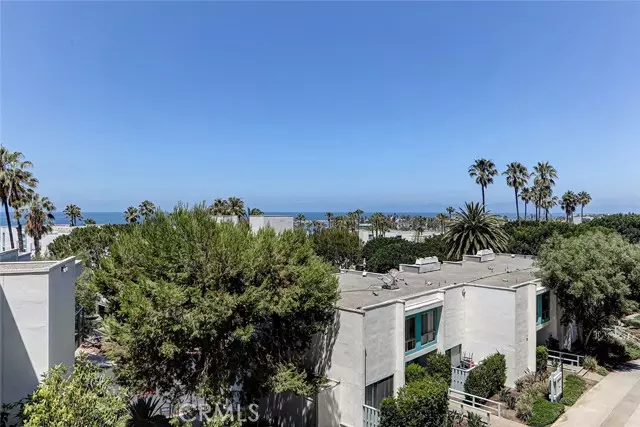 Redondo Beach, CA 90277,510 The Village #203