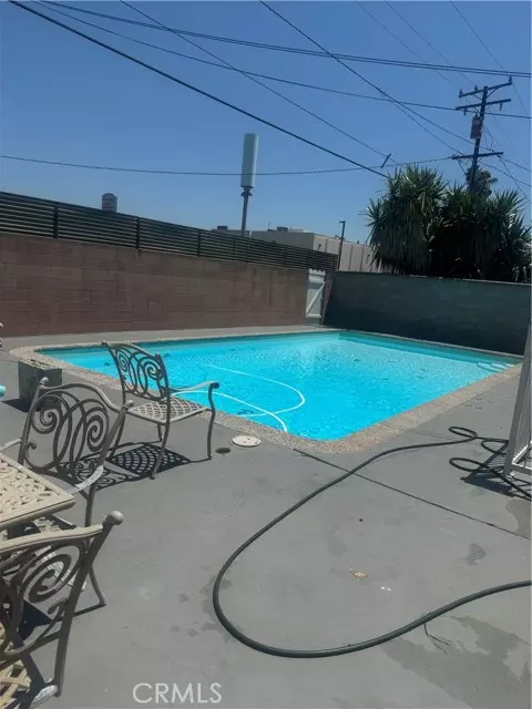 Compton, CA 90221,404 Poinsettia