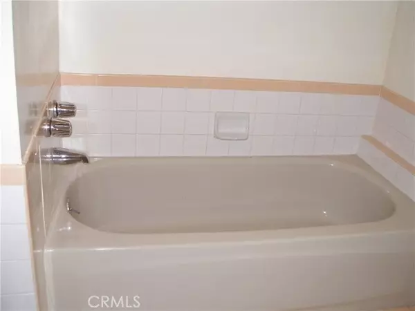 Los Angeles, CA 90047,10038 S St Andrews