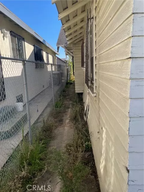 Los Angeles, CA 90011,5125 Woodlawn