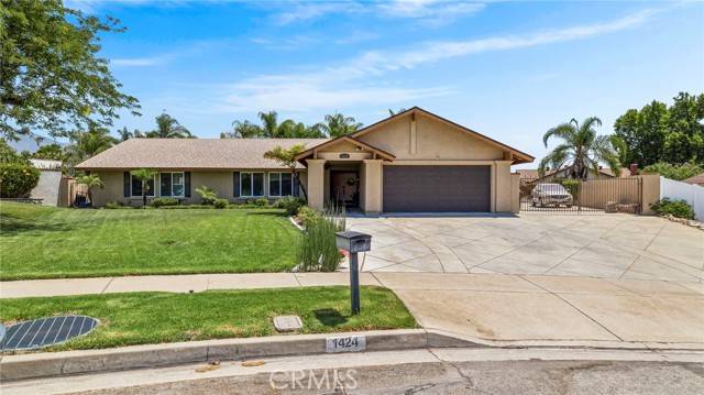 1424 N 13th Avenue, Upland, CA 91786