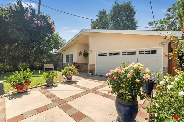 13744 Sylvan Street, Van Nuys (los Angeles), CA 91401