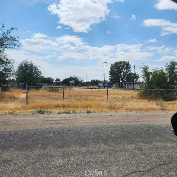 13488 Yakima Road, Apple Valley, CA 92308