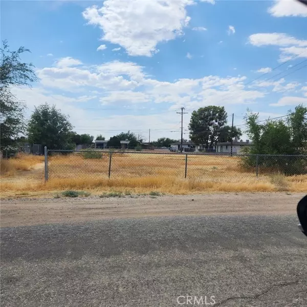 13488 Yakima Road, Apple Valley, CA 92308