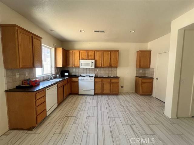 Perris, CA 92571,938 Sparrow Way