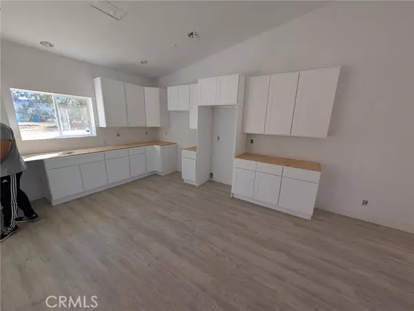 43145 BOB CAT, Banning, CA 92220