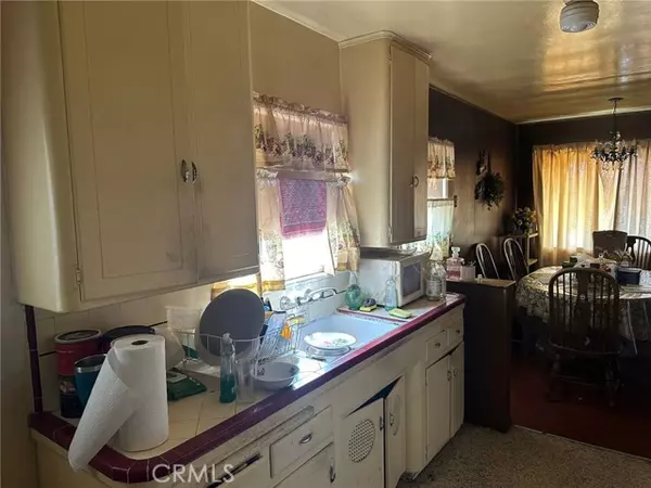 South Gate, CA 90280,2549 Kansas Avenue