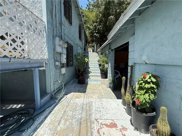 City Terrace, CA 90063,1041 Geraghty Ave