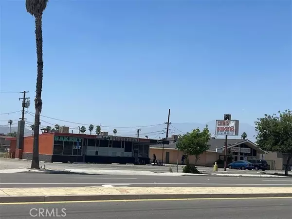 Riverside, CA 92507,407 Iowa Avenue