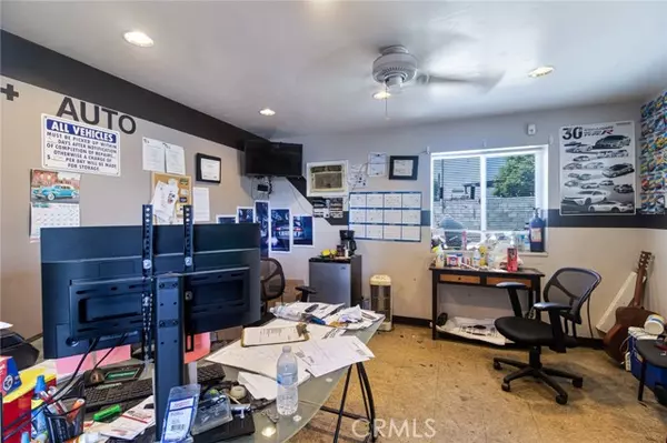 Colton, CA 92324,895 N Mount Vernon Avenue