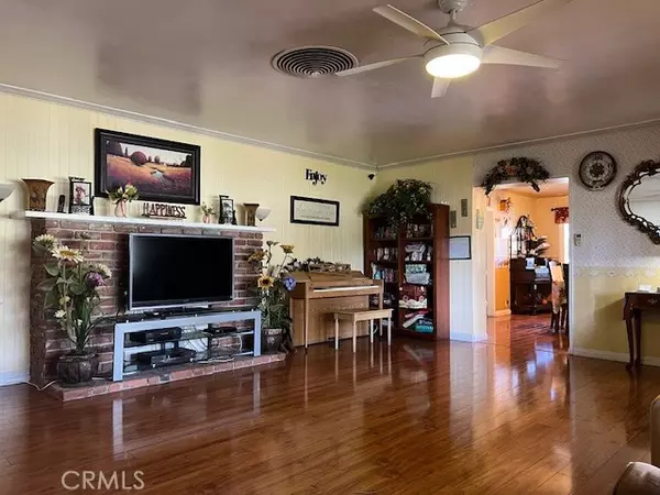 Riverside, CA 92506,5715 Riverside Avenue