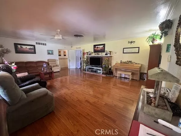 Riverside, CA 92506,5715 Riverside Avenue