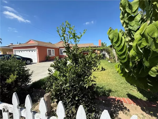 1014 N Daisy Avenue, Santa Ana, CA 92703