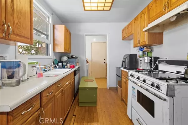 San Fernando, CA 91345,10022 burnet ave