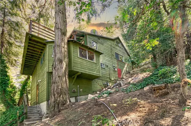 Crestline, CA 92325,994 Mercury Way