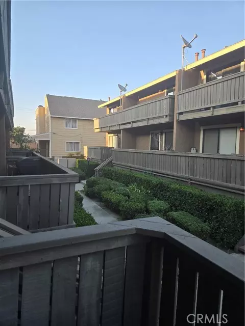 Bellflower, CA 90706,16414 Cornuta Ave #8